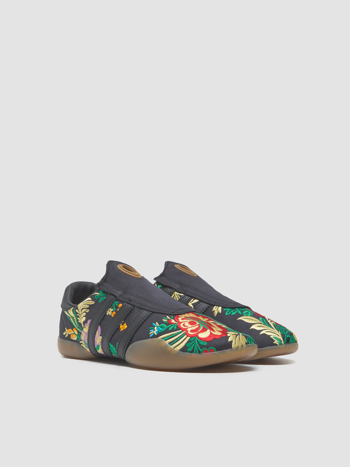 WMNS Taekwondo Mei Sneaker in Core Black & Gold Metallic