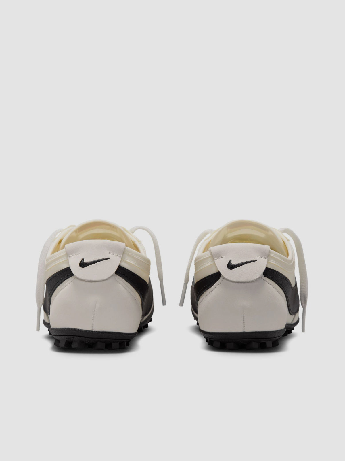 WMNS Moon Shoe OG Sneaker in Soft Pearl & Black