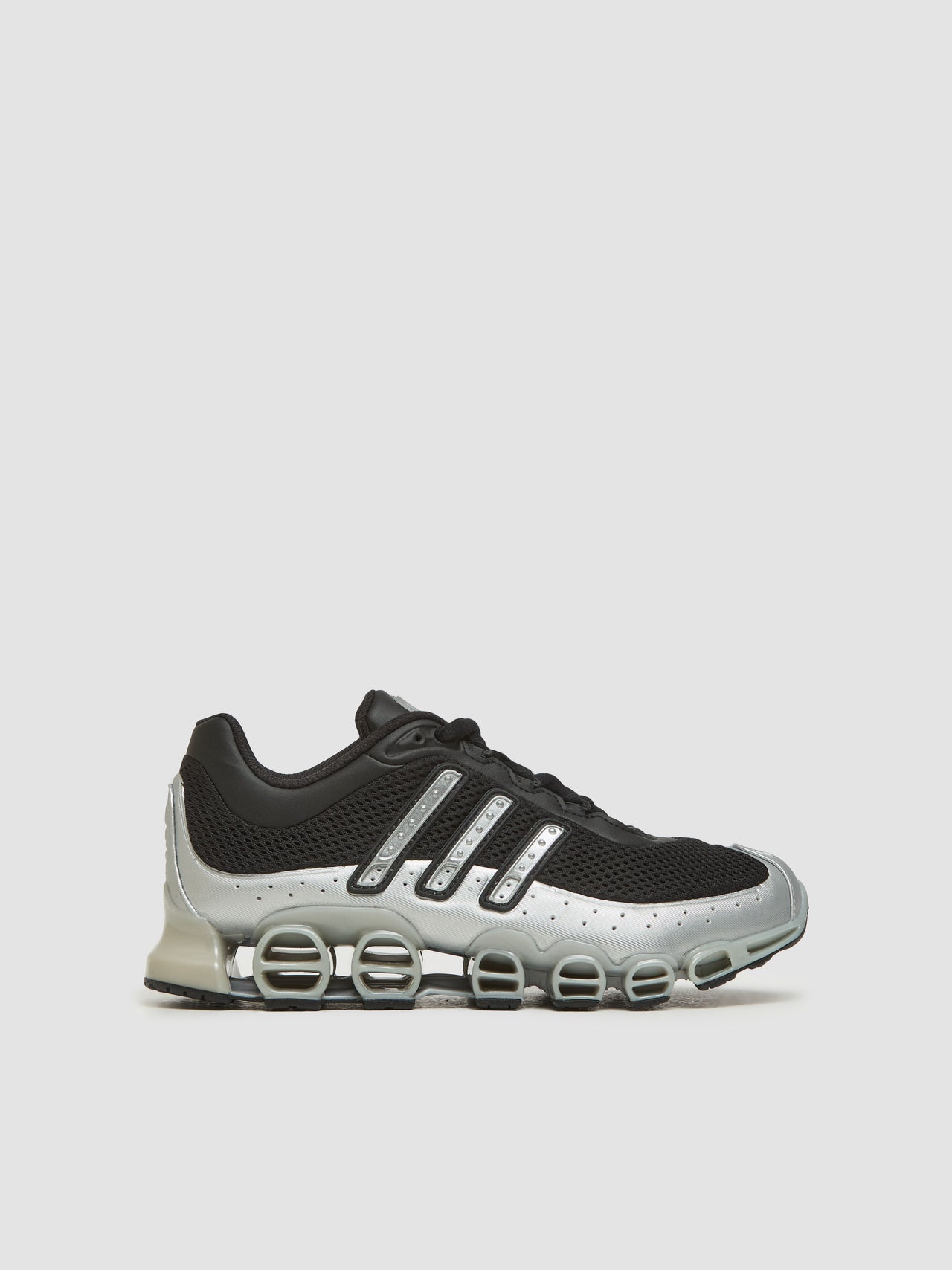WMNS Megaride Sneaker in Core Black & Silver Metallic