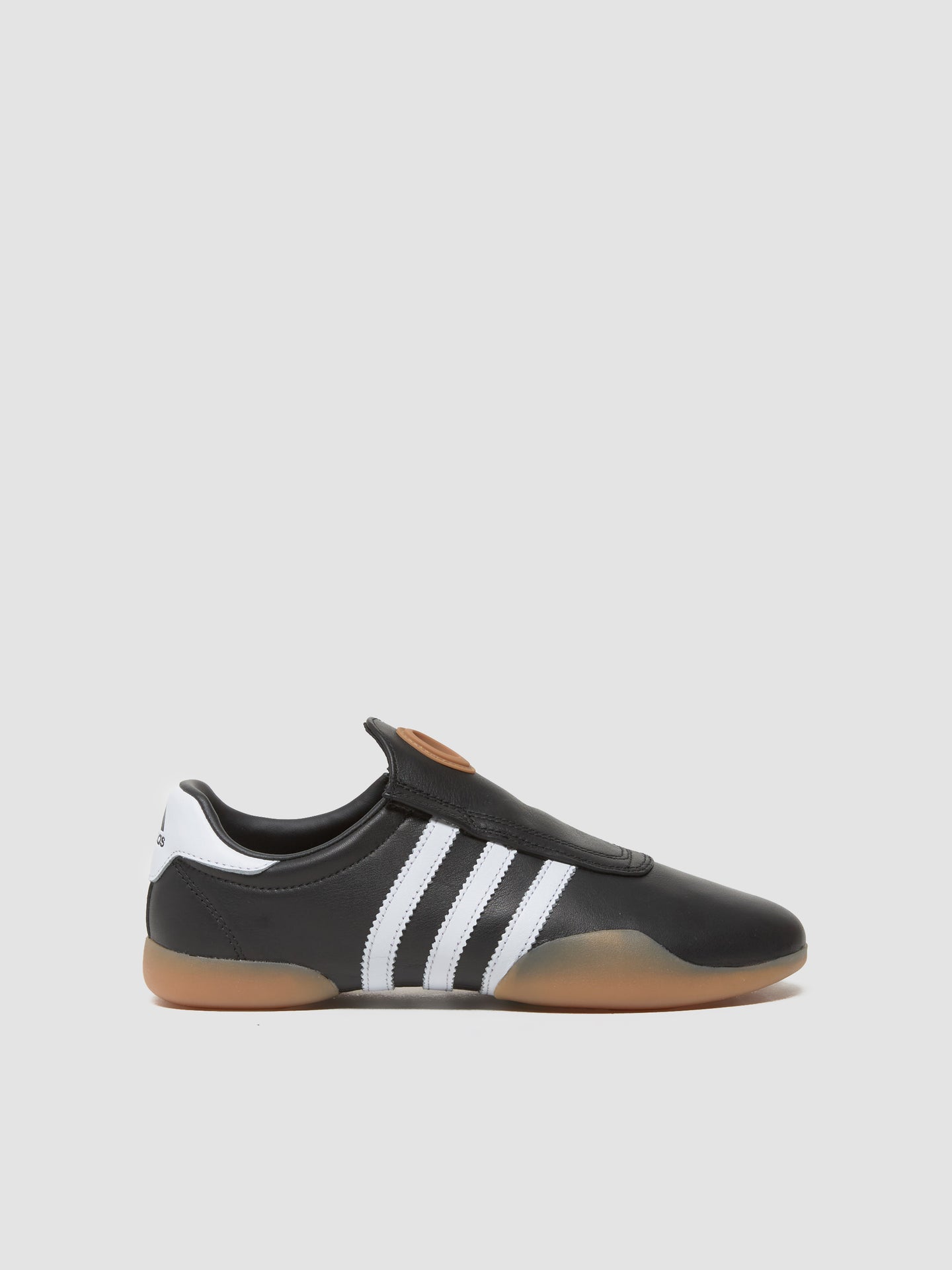 WMNS Taekwondo Mei Sneaker in Core Black & Cloud White