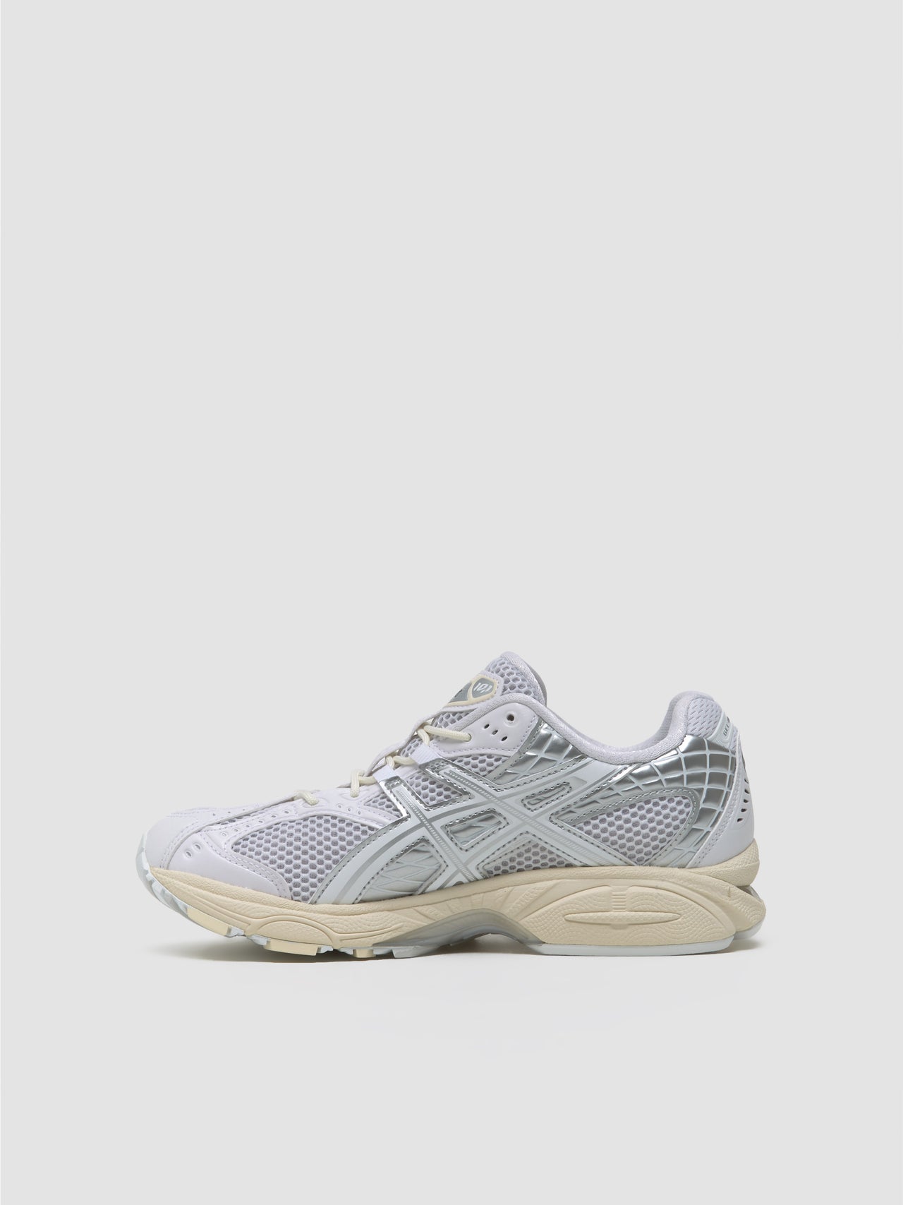 GEL-NIMBUS 10.1 Sneaker in White & Pure Silver