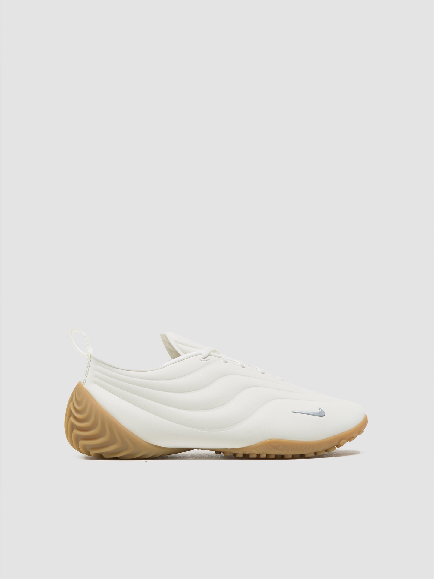 WMNS Astra Ultra Sneaker in Sail & Metallic Silver