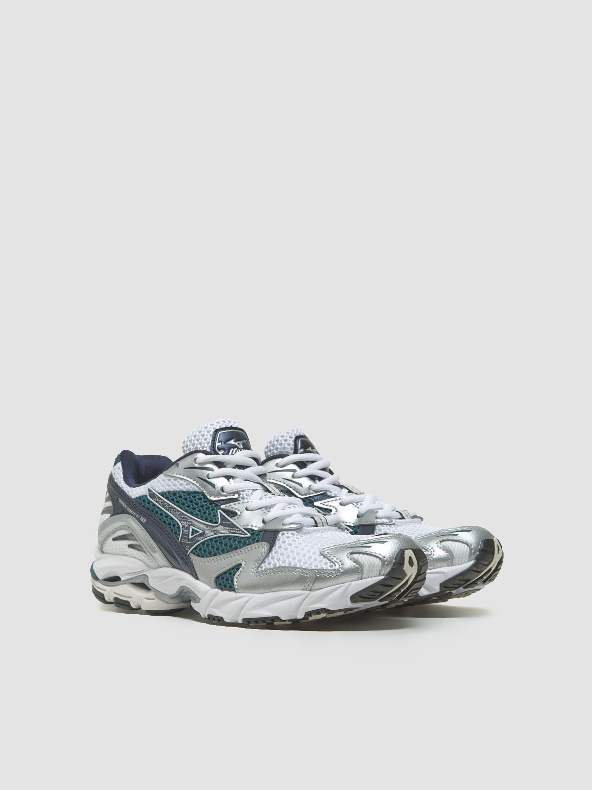 Wave Rider 10 Sneaker in White & Baritone Blue