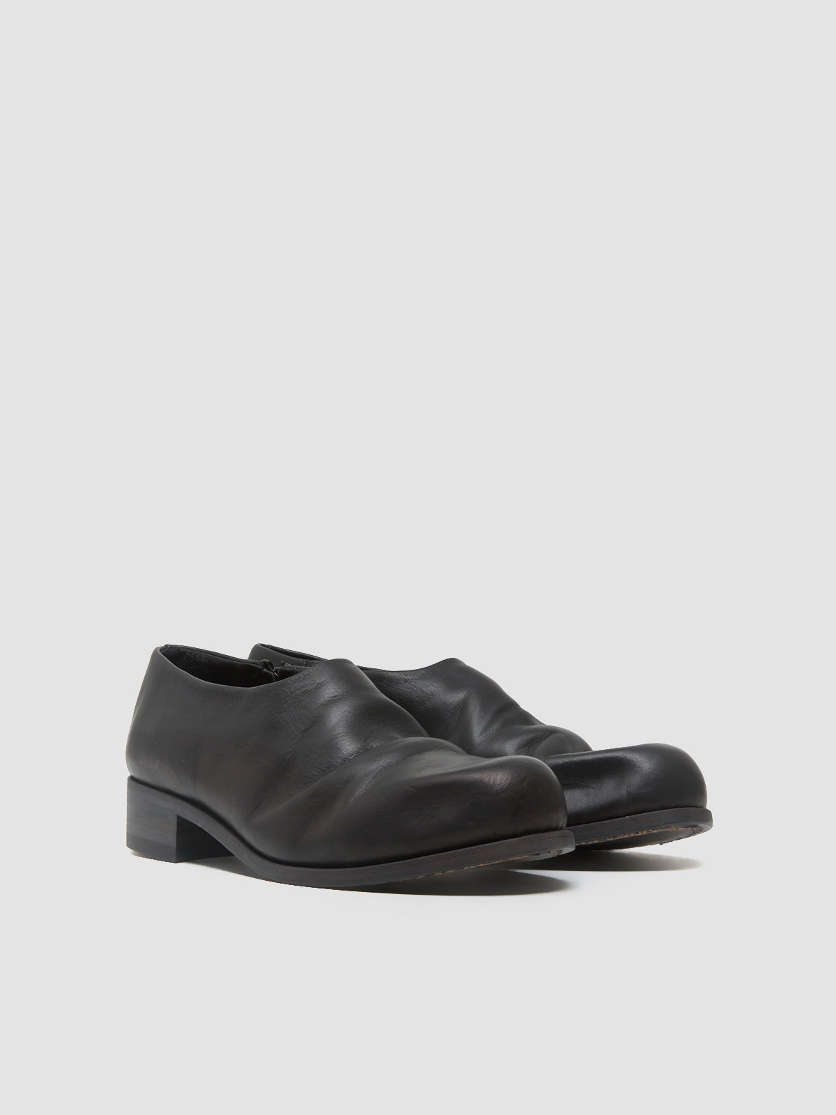 Bubble Toe Zip-On Shoes in Black