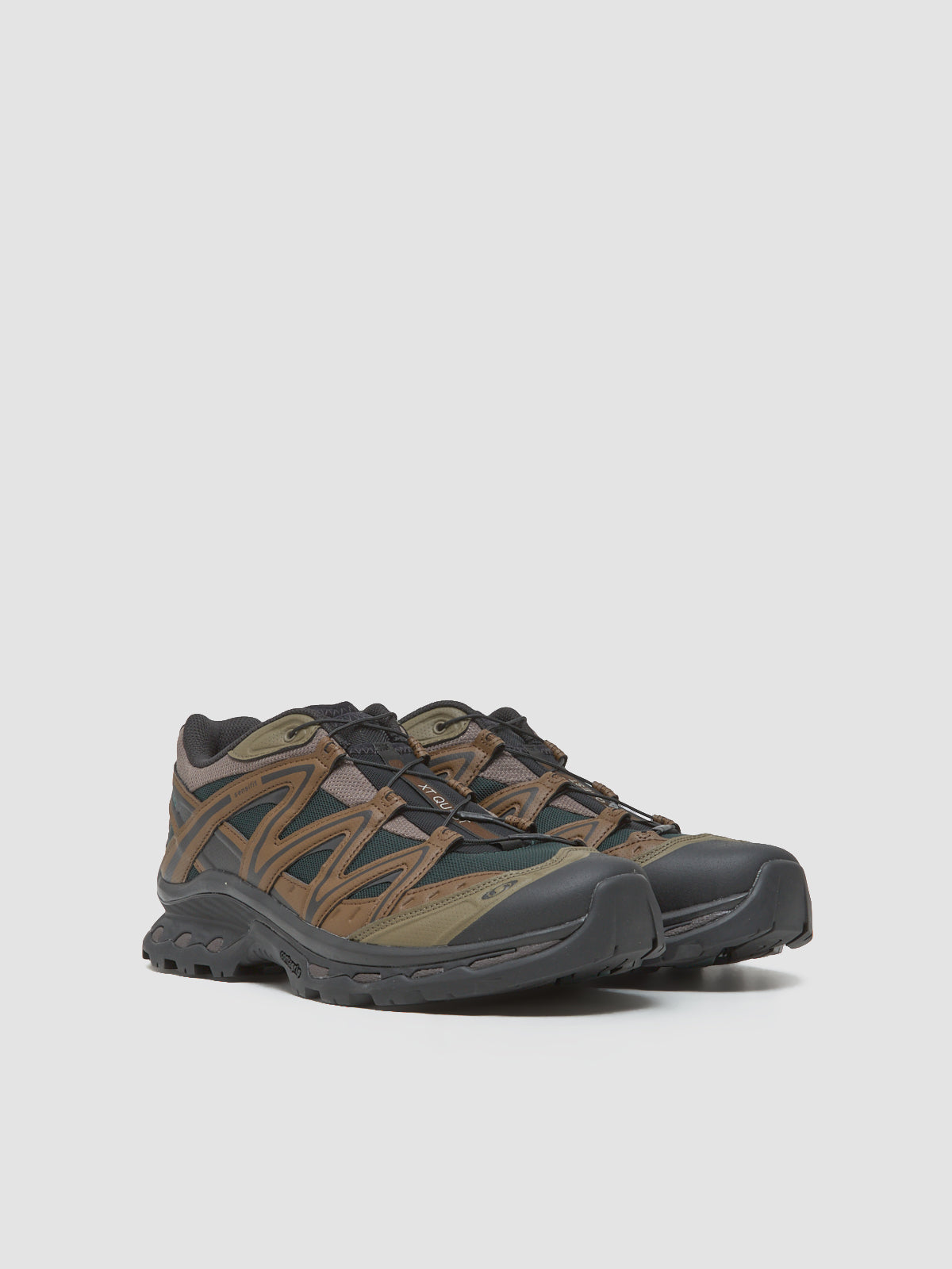 XT-QUEST Sneaker in Black & Dark Earth