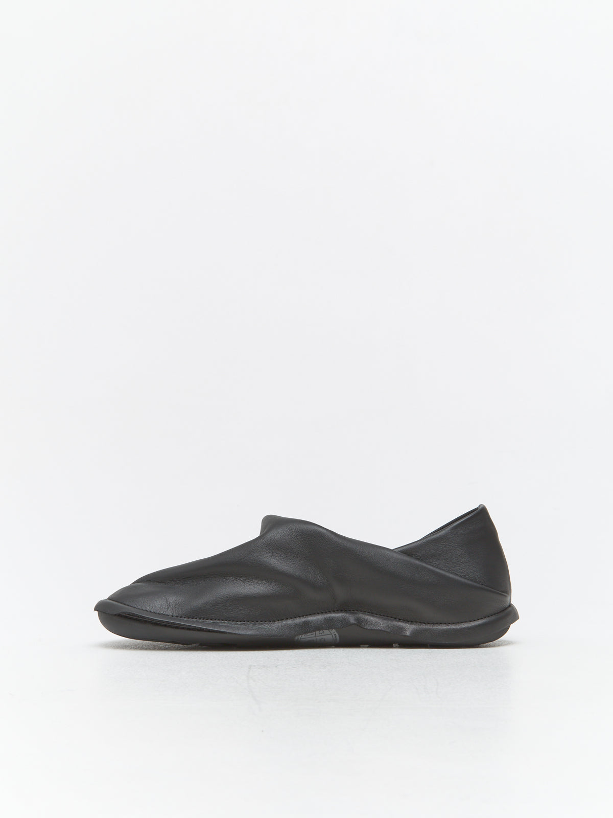 x Issey Miyake Women's Peu Form Shoes in Black