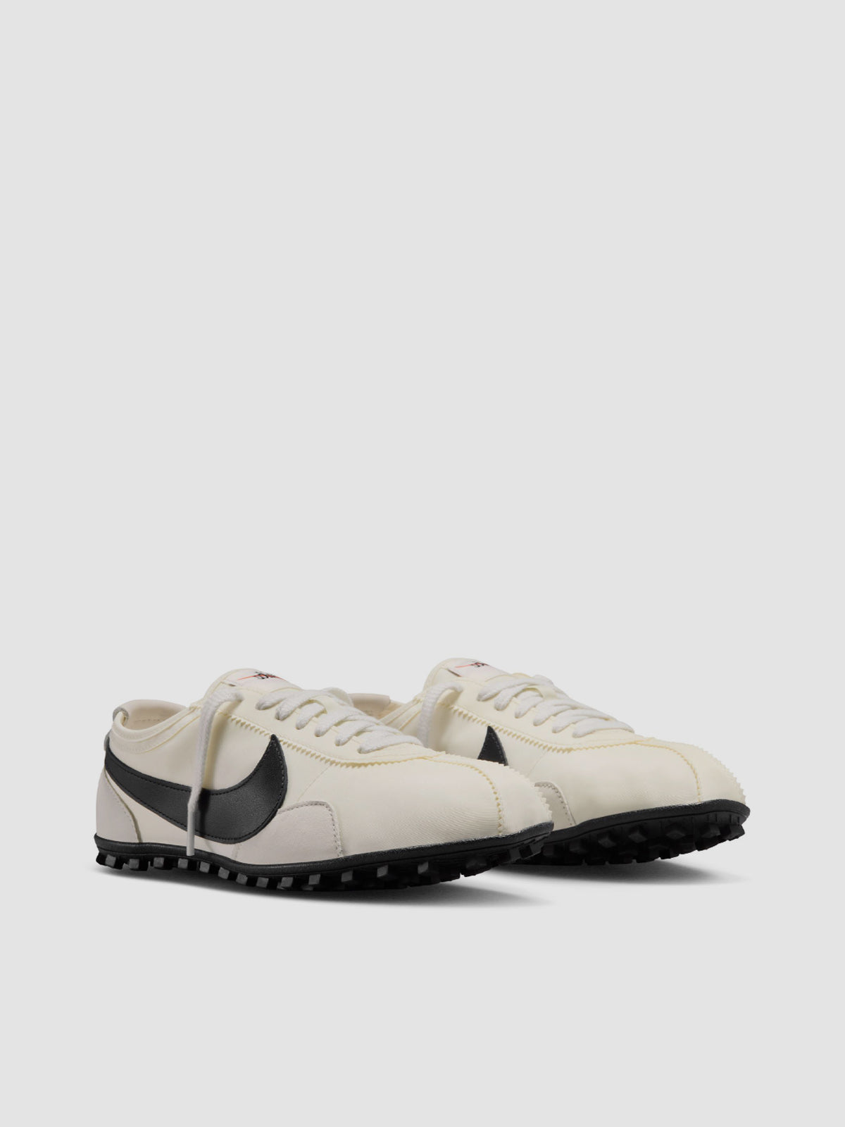 WMNS Moon Shoe OG Sneaker in Soft Pearl & Black